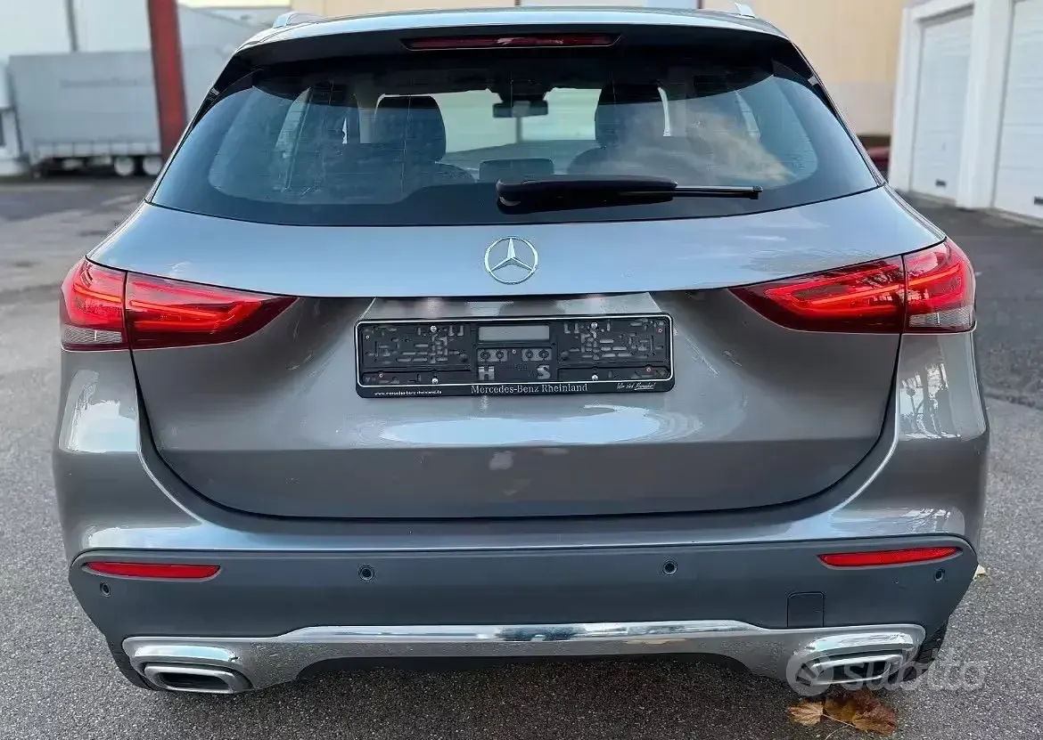 Usata Mercedes GLA200 Premium 150 CV (110 kW) 2022 Grigio SUV
