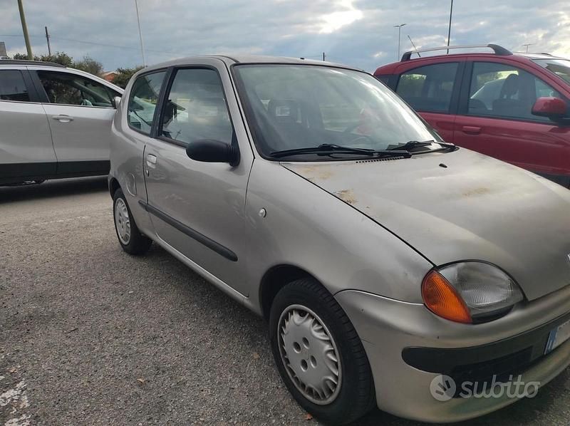 Usata Fiat 600 54 CV (39 kW) 2000 Grigio