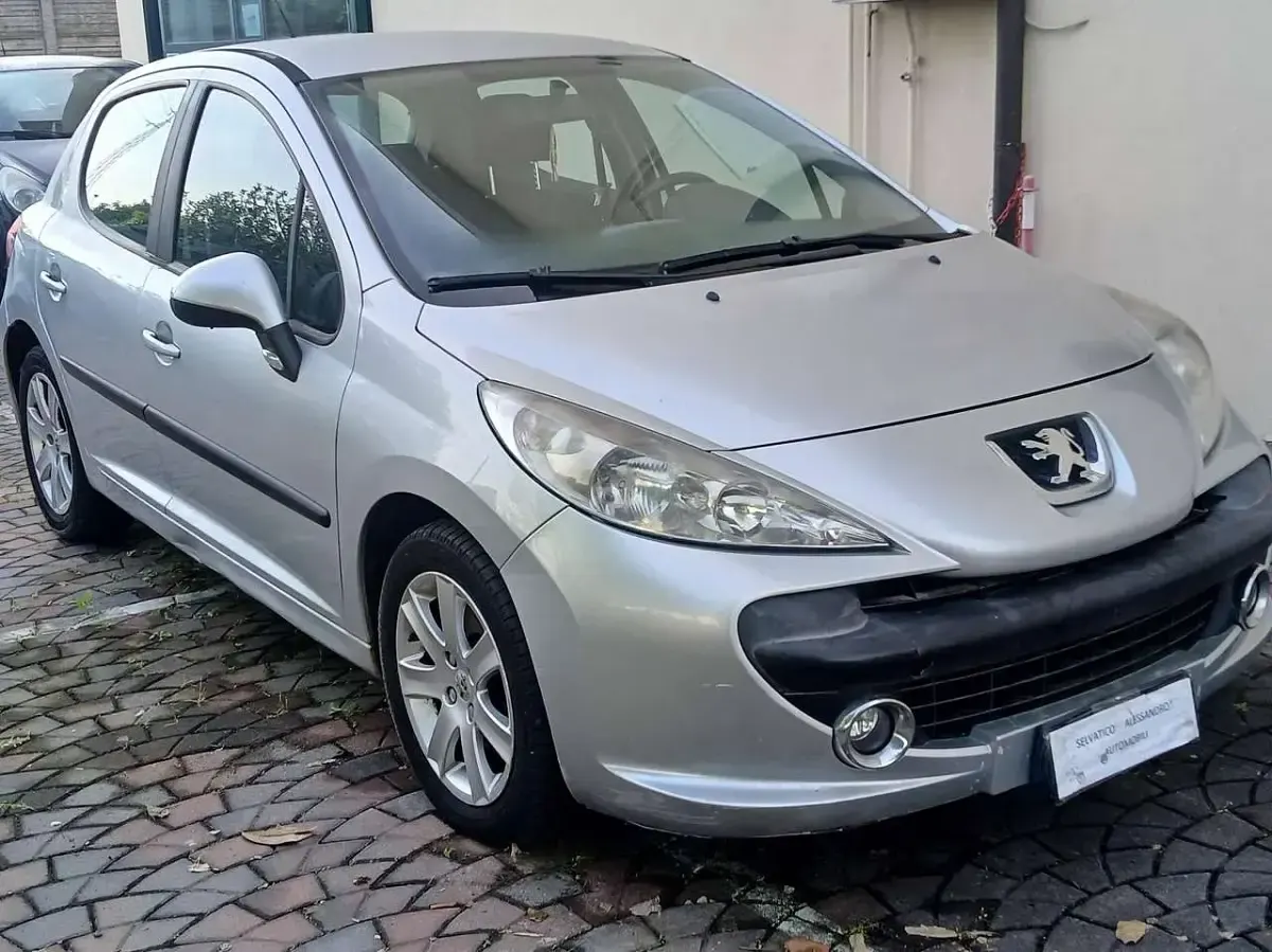 Usata Peugeot 207 90 CV (66 kW) 2007 Argento Berlina