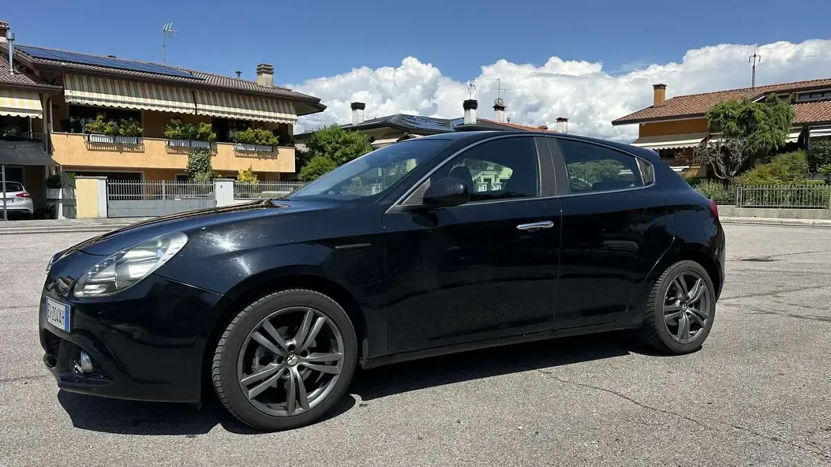 Usata Alfa Romeo Giulietta Distinctive 105 CV (77 kW) 2014 Nero Utilitaria