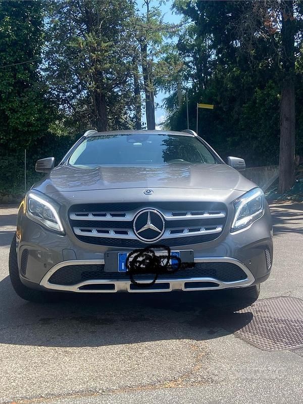 Usata Mercedes GLA200 136 CV (100 kW) 2019 Grigio SUV
