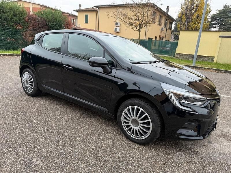 Usata Renault Clio V SE 67 CV (49 kW) 2021 Nero Berlina