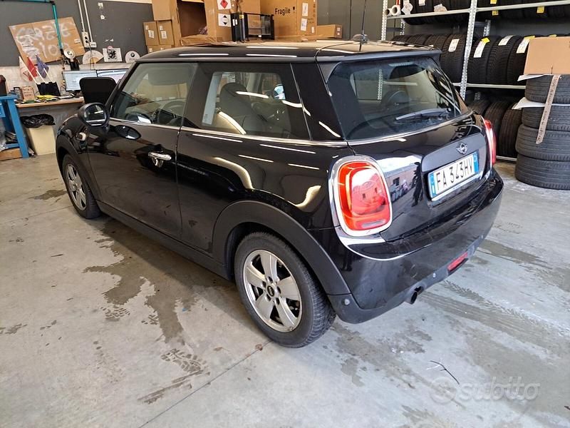 Usata Mini ONE 75 CV (55 kW) 2015 Nero Utilitaria