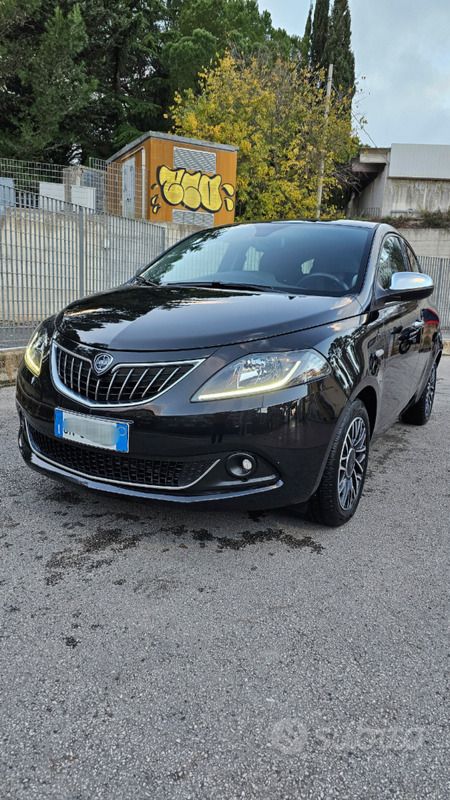 Nero Usata 2023 Lancia Ypsilon S Due volumi | 14.000 € (Cara) - Immagine 1/4