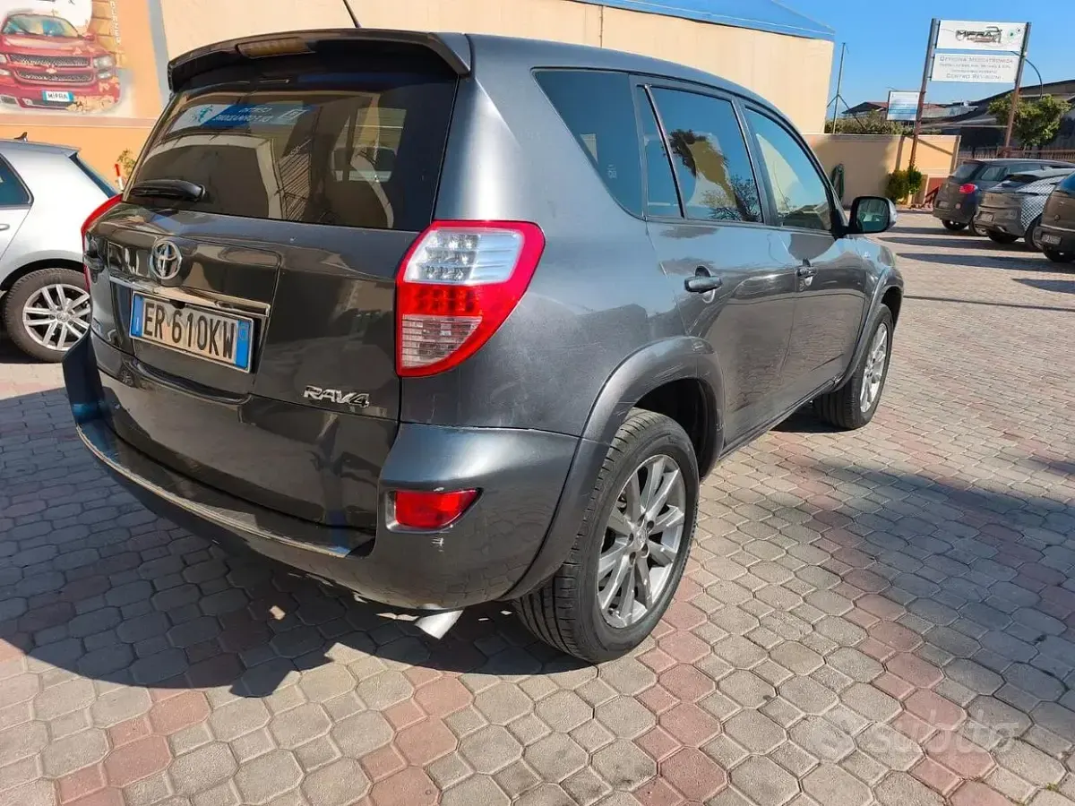 Usata Toyota RAV4 177 CV (130 kW) 2013 Grigio SUV