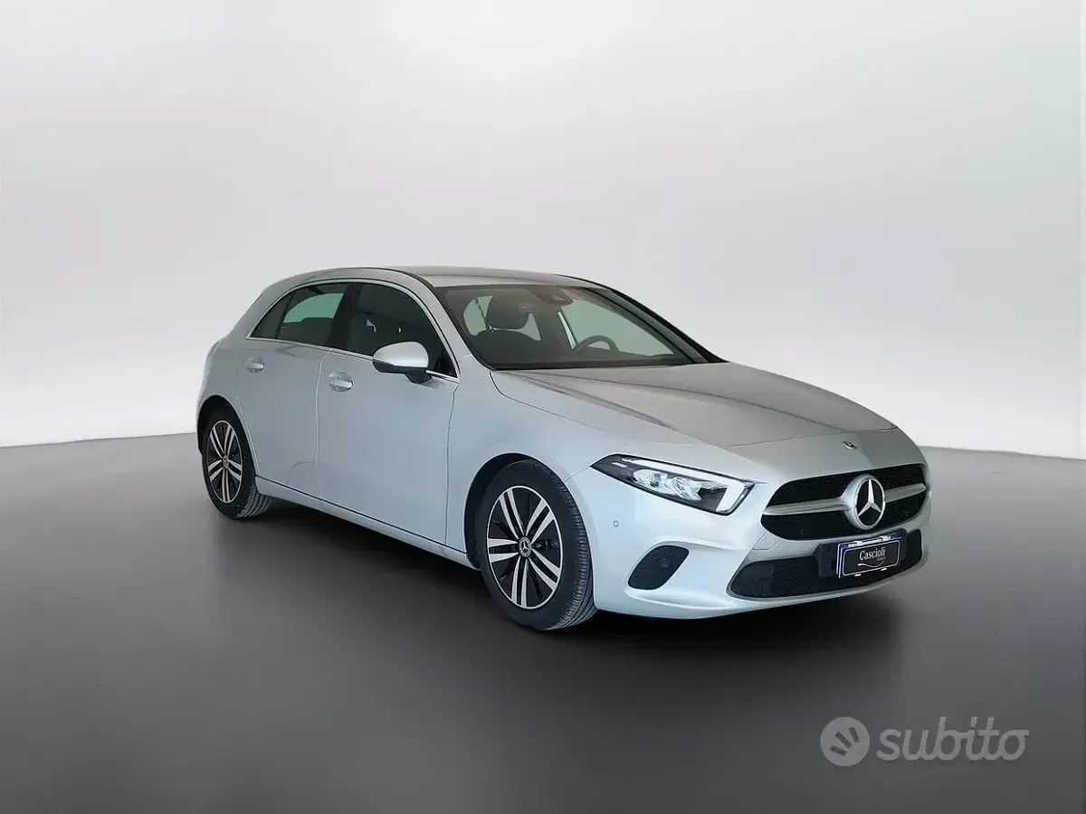 Usata Mercedes A180 116 CV (85 kW) 2021 Grigio Berlina