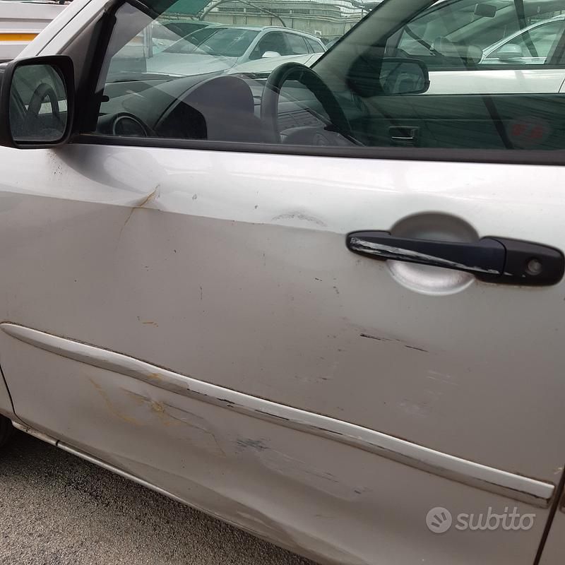 Usata Mazda 2 75 CV (55 kW) 2004 Grigio Berlina