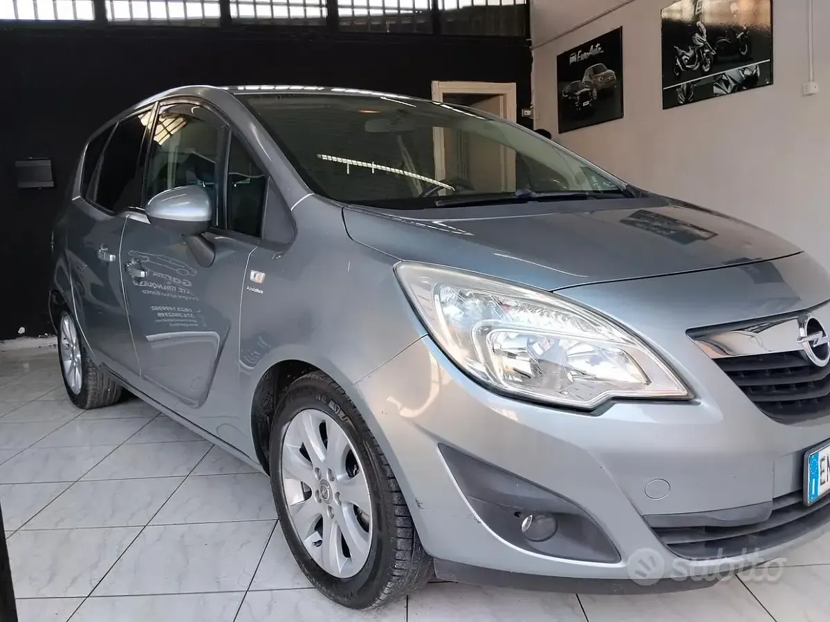 Usata Opel Meriva 95 CV (69 kW) 2012 Grigio Monovolume