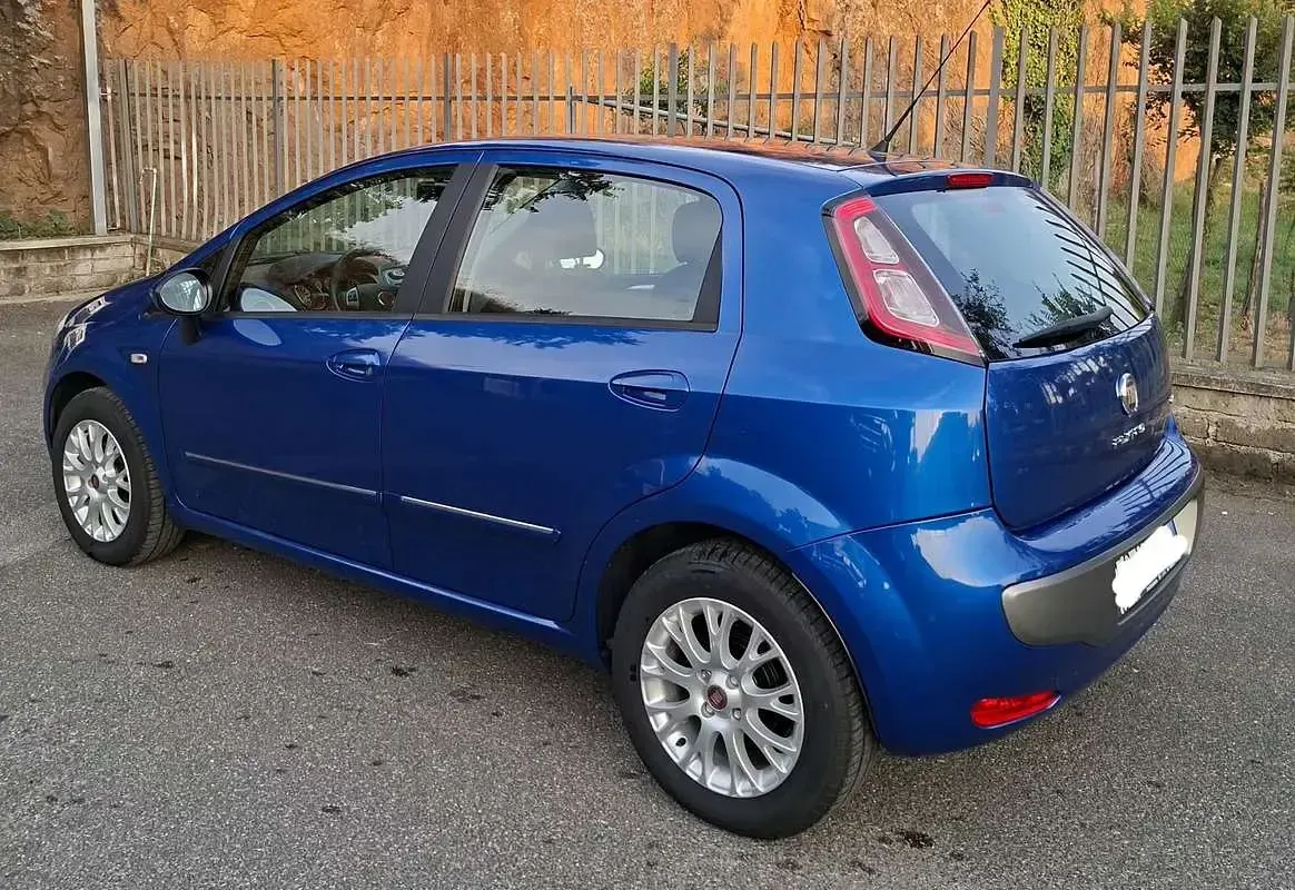 Usata Fiat Punto Evo Dynamic 78 CV (57 kW) 2010 Blu/azzurro Utilitaria