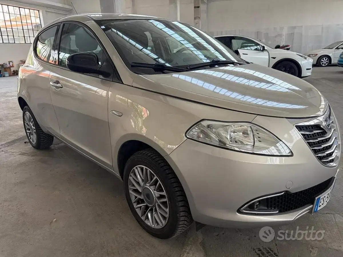 Usata Lancia Ypsilon Gold 80 CV (58 kW) 2013 Utilitaria