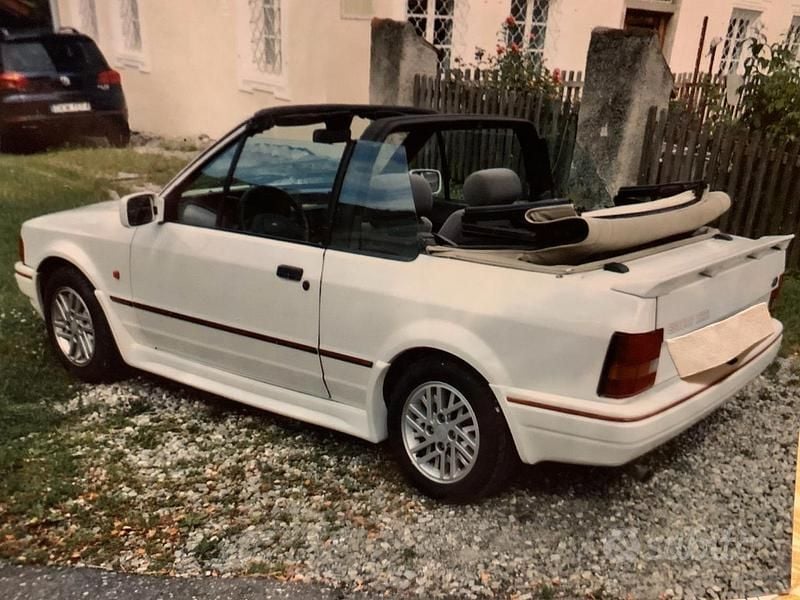 Usata Ford Escort Cabriolet 102 CV (75 kW) 1990 Bianco Cabrio