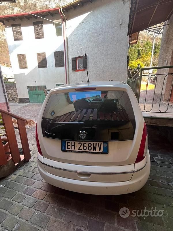 Usata Lancia Ypsilon 77 CV (56 kW) 2011 Bianco Utilitaria