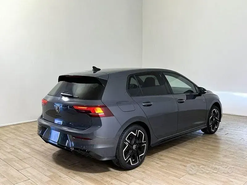 Nuova VW Golf VIII R-line Plus 150 CV (110 kW) 2026 Grigio Berlina