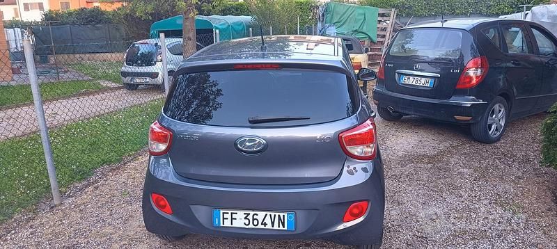 Usata Hyundai i10 66 CV (48 kW) 2016 Grigio Utilitaria
