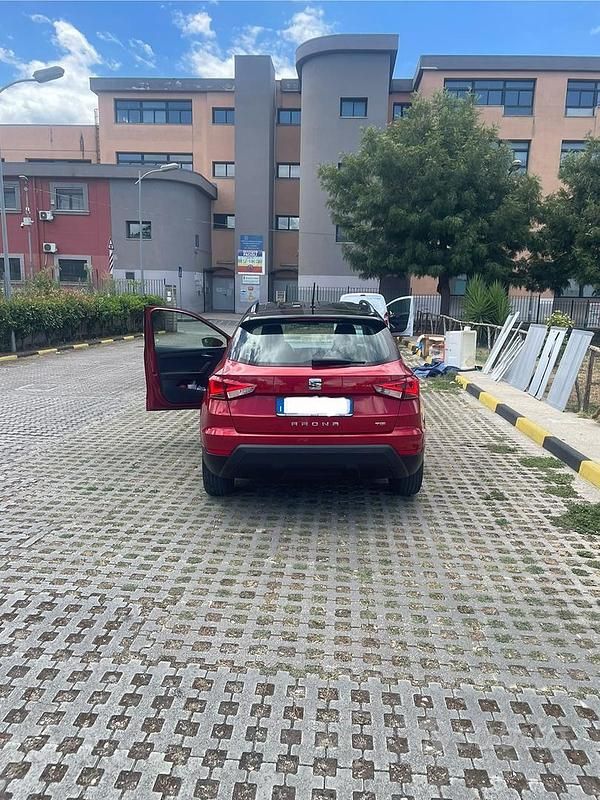 Usata Seat Arona 90 CV (66 kW) 2019 Rosso SUV
