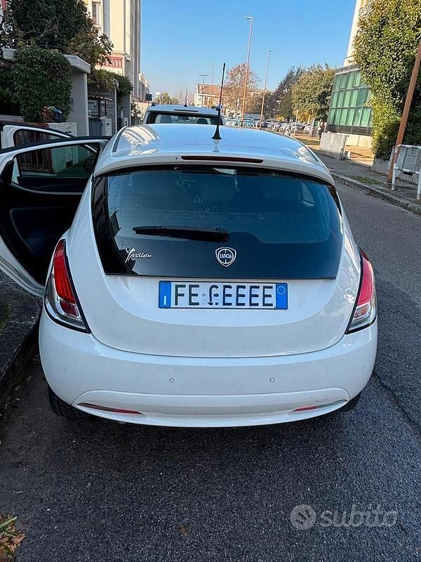 Usata Lancia Ypsilon 69 CV (50 kW) 2016 Bianco Utilitaria