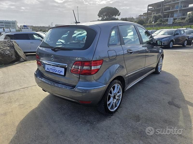 Usata Mercedes B180 108 CV (79 kW) 2009 Grigio Monovolume