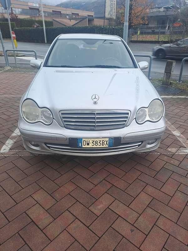 Usata Mercedes C220 Elegance 150 CV (110 kW) 2006 Argento Berlina