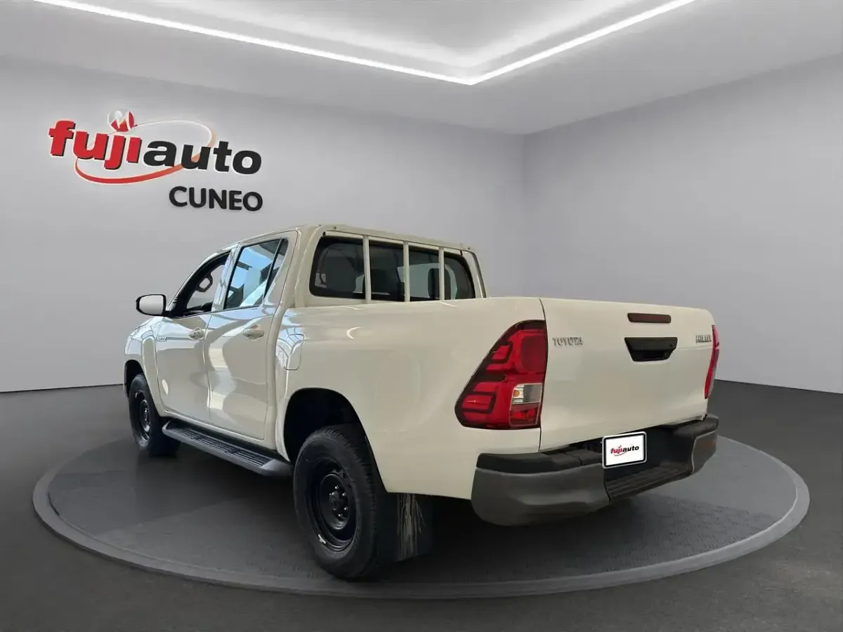 Nuova Toyota HiLux Comfort 204 CV (150 kW) 2026 Super white Pick-up