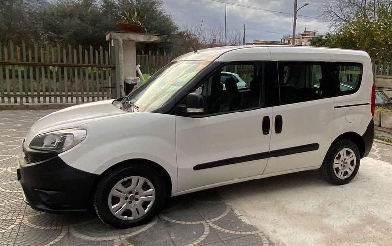 Usata Fiat Doblò 90 CV (66 kW) 2016 Bianco Monovolume