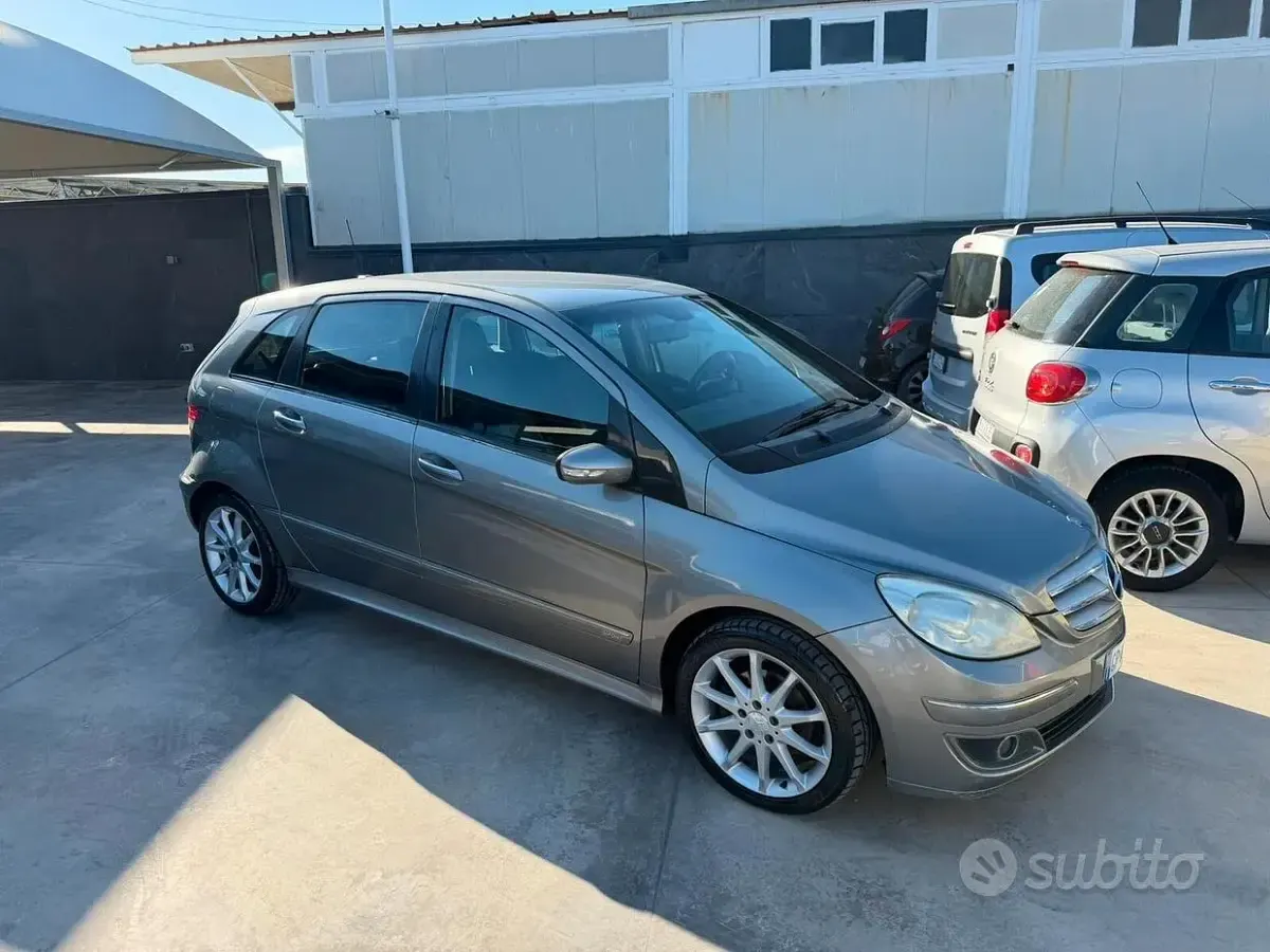Usata Mercedes B180 109 CV (80 kW) 2008 Grigio Monovolume