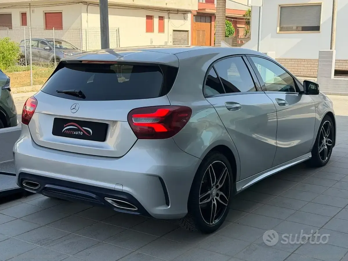 Usata Mercedes A180 Premium 116 CV (85 kW) 2016 Grigio Utilitaria
