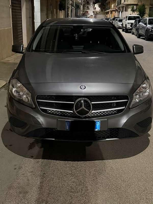 Grigio Usata 2014 Mercedes A160 Executive Tre volumi | 7500 € (Ottimo prezzo) - Immagine 1/4