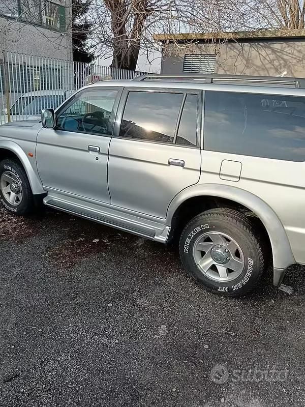 Usata Mitsubishi Pajero 115 CV (84 kW) 2001 Grigio SUV