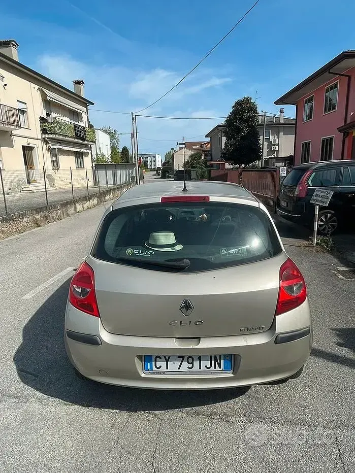 Usata Renault Clio II 75 CV (55 kW) 2006 Berlina