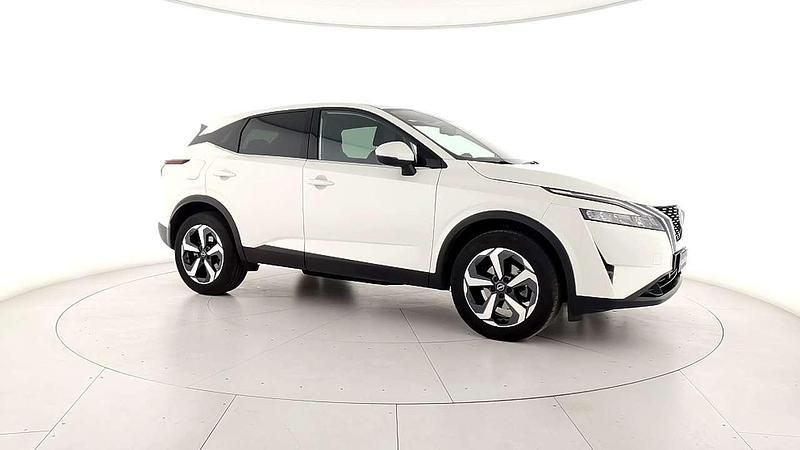 Usata Nissan Qashqai N-Connecta 140 CV (102 kW) 2023 White pearl brilliant SUV