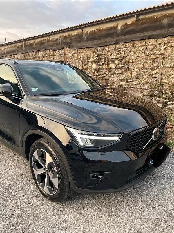 Usata Volvo XC40 163 CV (119 kW) 2023 Nero SUV