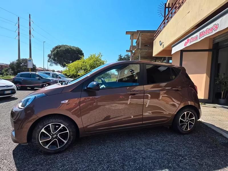 Usata Hyundai i10 69 CV (50 kW) 2019 Marrone Utilitaria