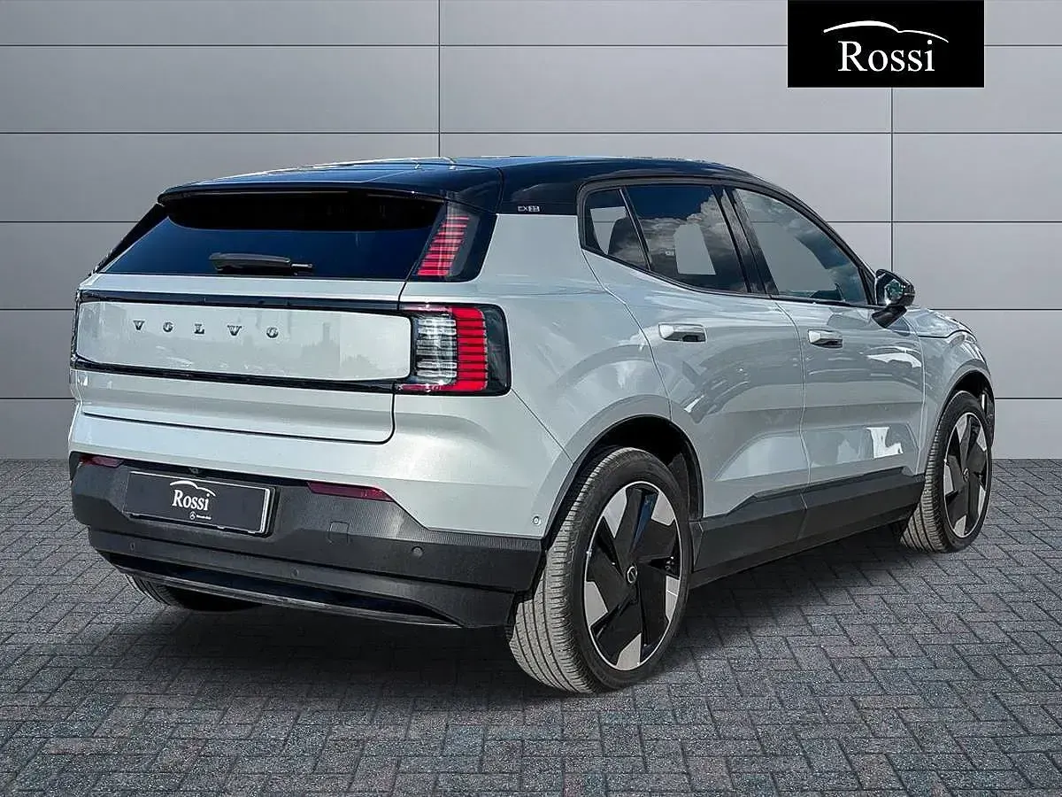 Usata Volvo EX30 Ultra 75 kW (102 CV) 2024 Grigio chiaro metallizzato SUV