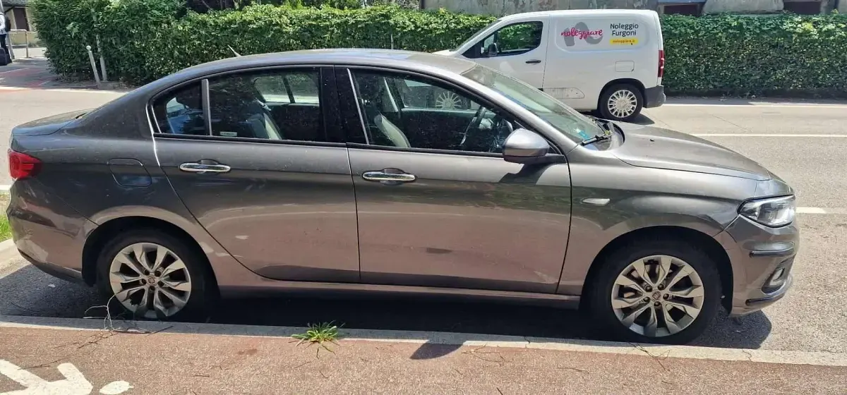Usata Fiat Tipo Lounge 95 CV (69 kW) 2016 Grigio Berlina