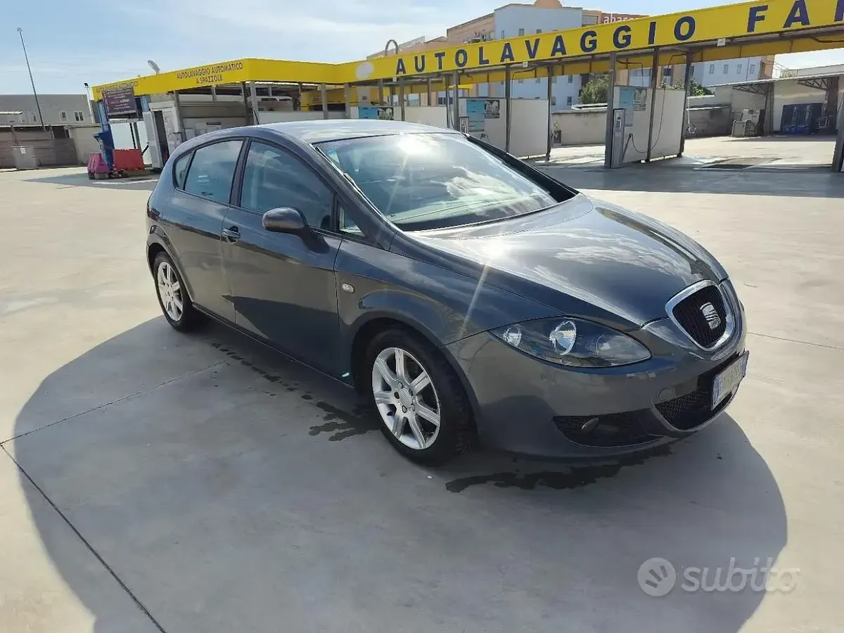 Begagnad Seat Leon Reference 105 HK (77 kW) 2006 Grå Halvkombi