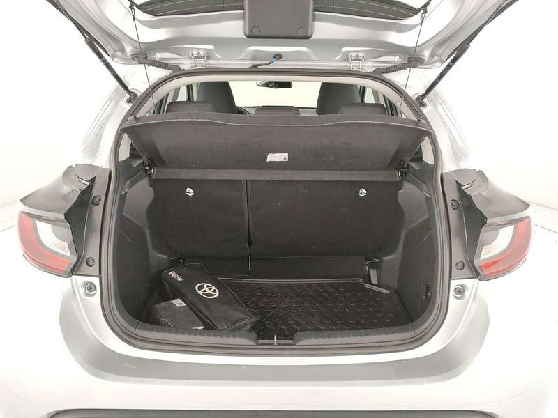 Usata Toyota Yaris Hybrid Active 92 CV (67 kW) 2025 Silver met Berlina