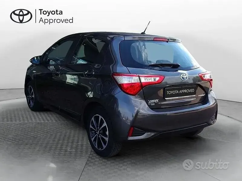 Usata Toyota Yaris Hybrid Active 2019 Grigio Berlina