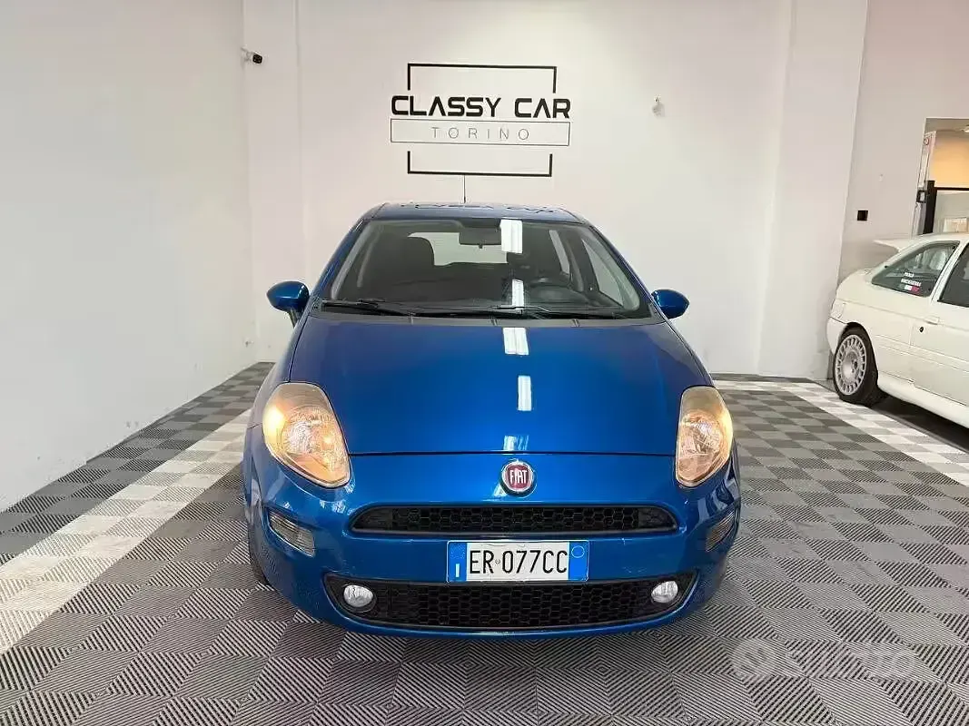 Usata Fiat Punto Lounge 77 CV (56 kW) 2013 Blu/azzurro Utilitaria