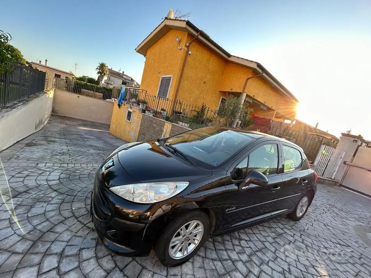 Usata Peugeot 207 73 CV (53 kW) 2008 Nero Utilitaria