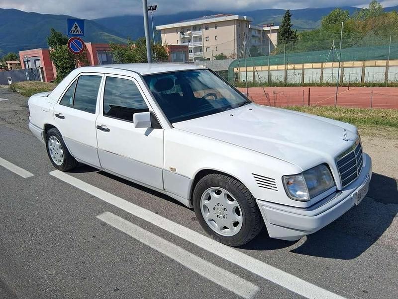 Usata Mercedes E250 Elegance 113 CV (83 kW) 1994 Berlina
