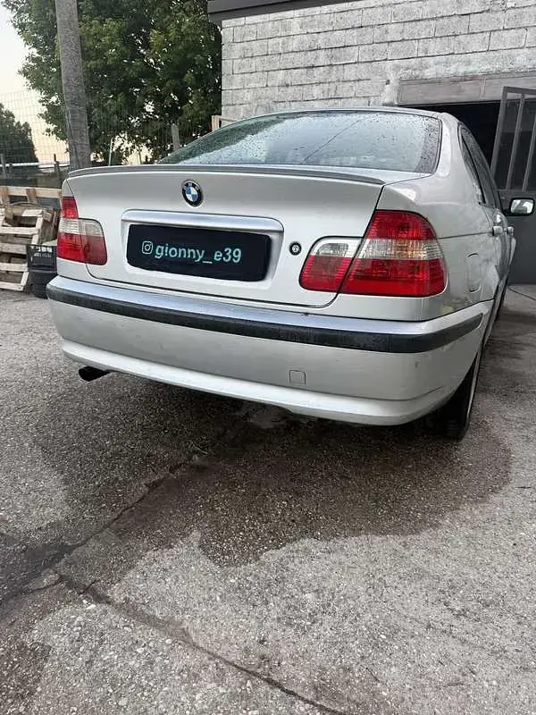 Usata BMW 318 143 CV (105 kW) 2003 Grigio Berlina