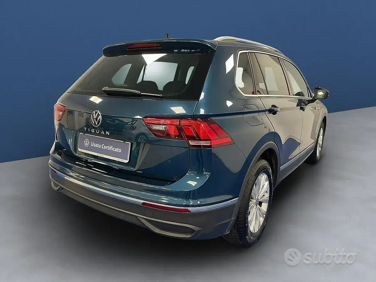 Usata VW Tiguan Life 131 CV (96 kW) 2021 Blu/azzurro SUV