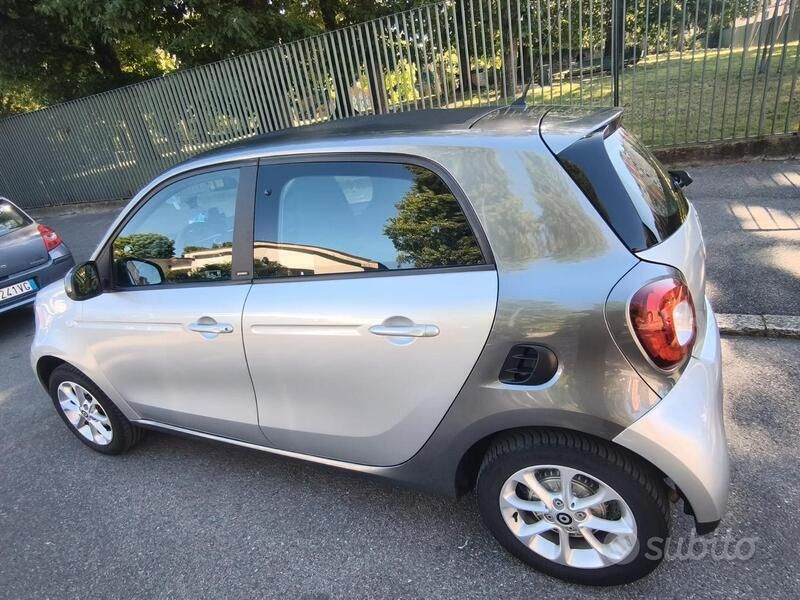 Usata Smart ForFour Passion 90 CV (66 kW) 2019 Argento Utilitaria