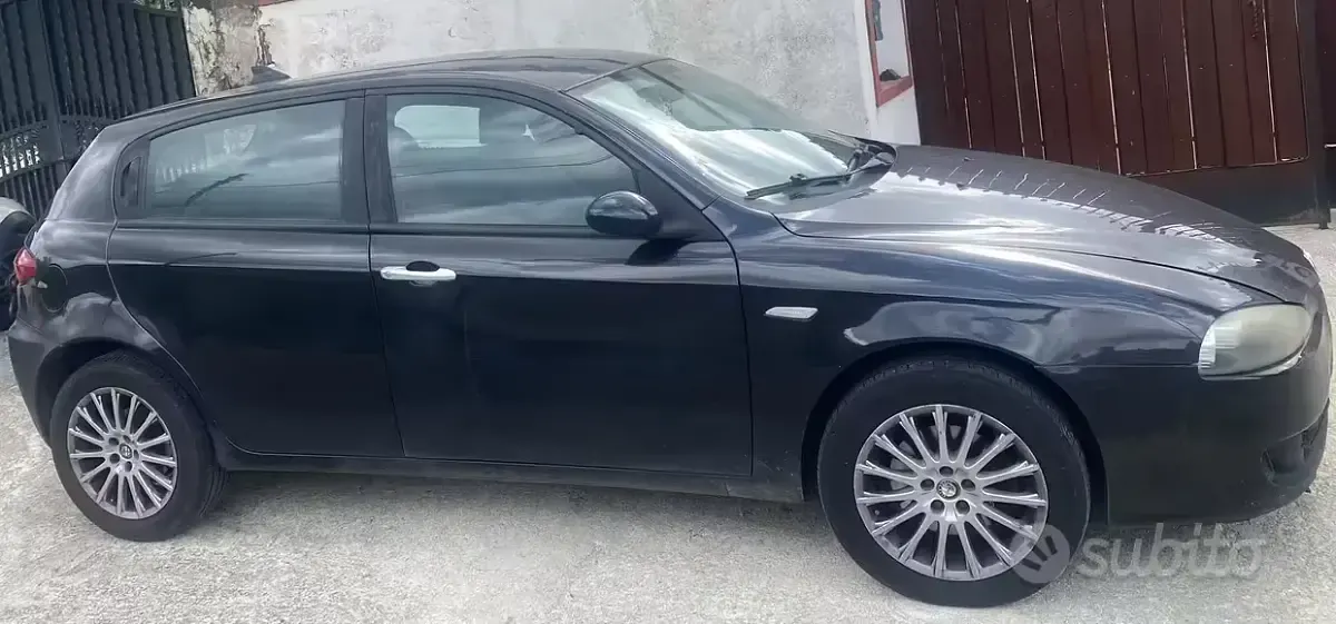 Usata Alfa Romeo 147 120 CV (88 kW) 2007 Nero Utilitaria