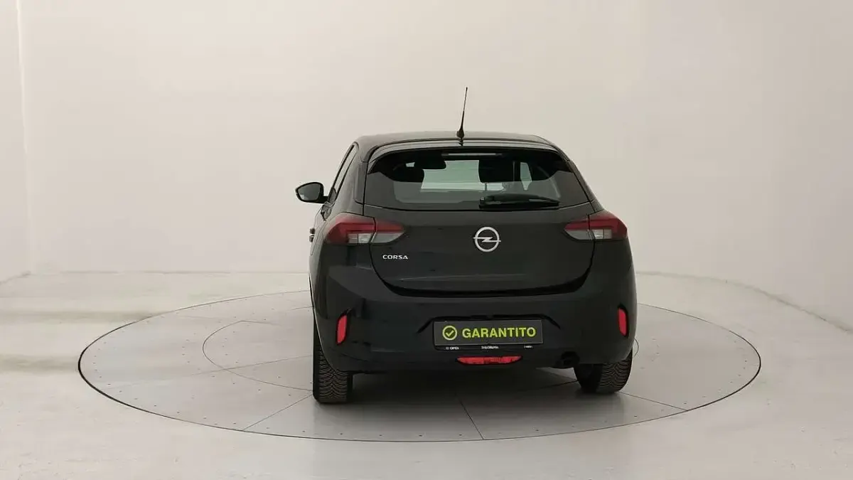 Usata Opel Corsa Elegance 101 CV (74 kW) 2023 Nero perla Utilitaria