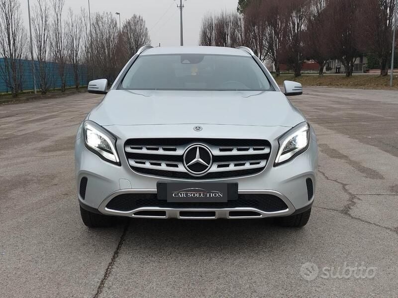 Usata Mercedes GLA200 156 CV (114 kW) 2019 Grigio SUV