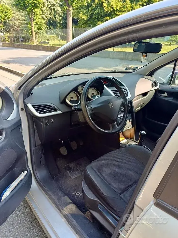 Usata Peugeot 207 75 CV (55 kW) 2009 Grigio Utilitaria