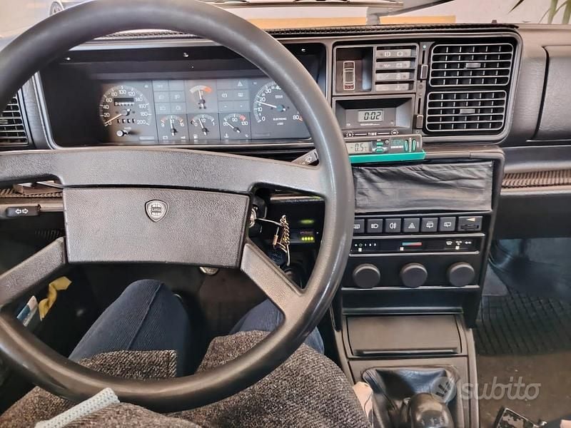 Usata Lancia Delta 78 CV (57 kW) 1987 Utilitaria
