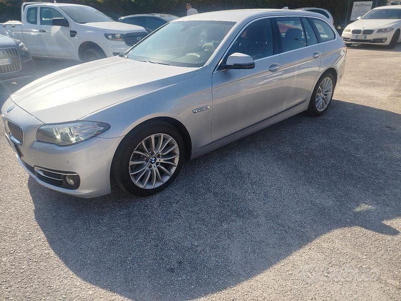 Usata BMW 520 Luxury Line 190 CV (139 kW) 2017 Grigio Station wagon