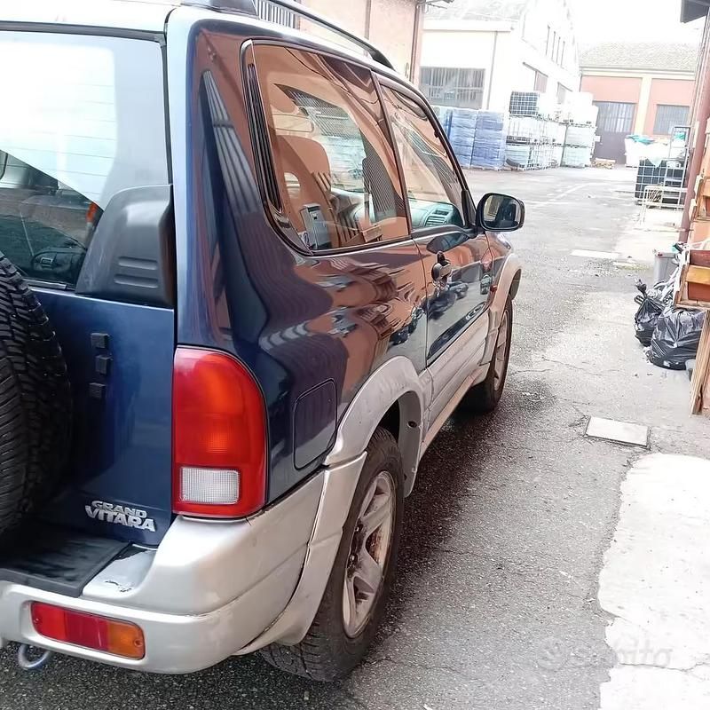 Usata Suzuki Vitara 94 CV (69 kW) 2003 Blu SUV